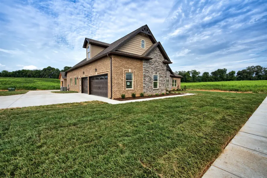 839 Shady Bluff Trail, Clarksville, TN 37043 - Image #3