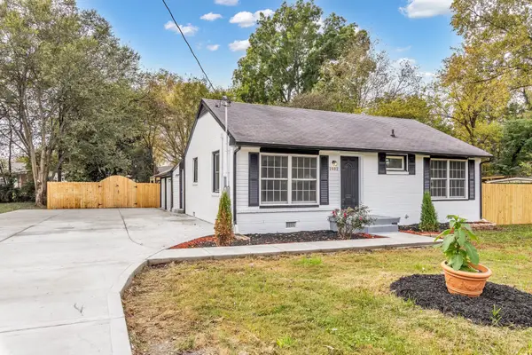 1902 Meadowgreen Dr, Murfreesboro, TN 37130