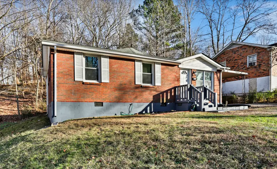 825 E Happy Hollow Dr, Clarksville, TN 37040 - Image #2