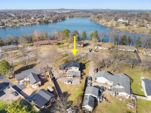 110 Lake Point Dr, Gallatin, TN 37066 - #2