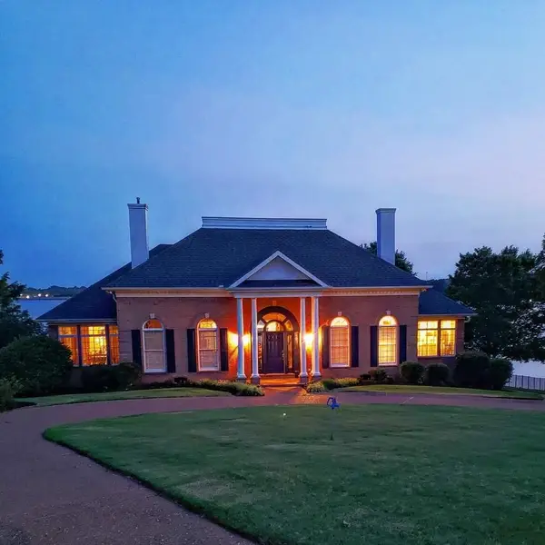 487 Lakeshore Dr, Lexington, TN 38351