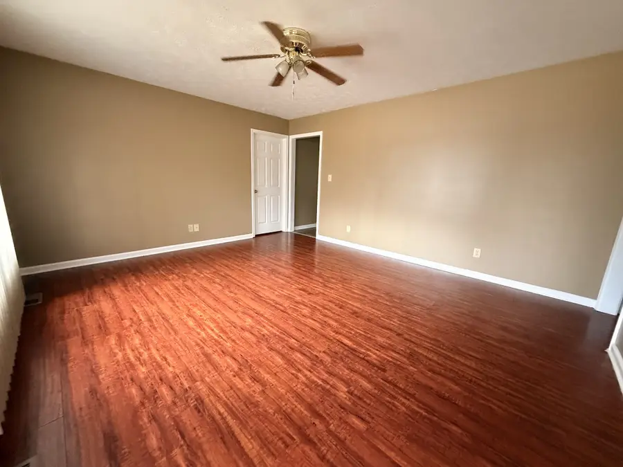 601 Woodhaven Dr, Clarksville, TN 37042 - Image #3