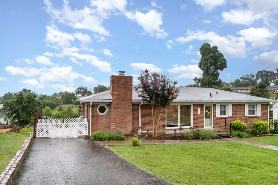 211 Perlen Dr, Nashville, TN 37206 - #2