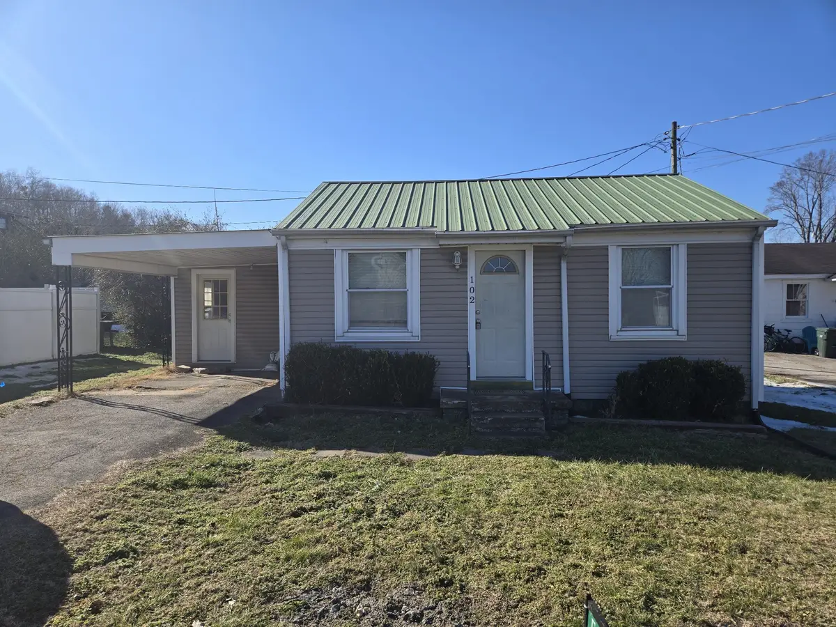 102 N Cooley Ave, Waverly, TN 37185 - #1
