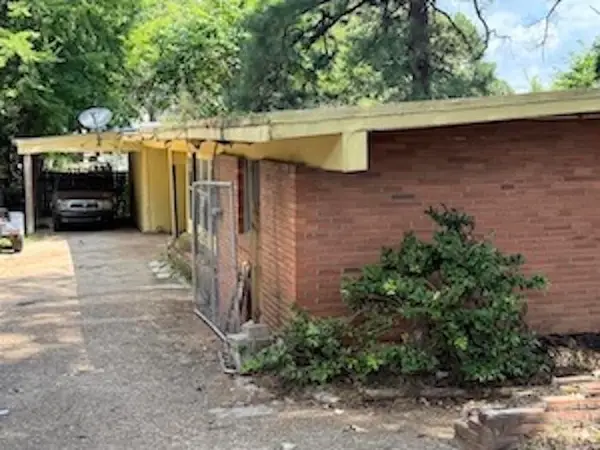 1534 E Raines Rd, Memphis, TN 38116