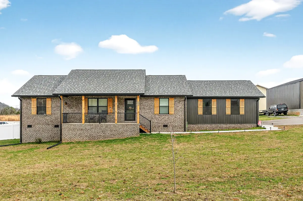 1004 N Spring St, Sparta, TN 38583 - #1