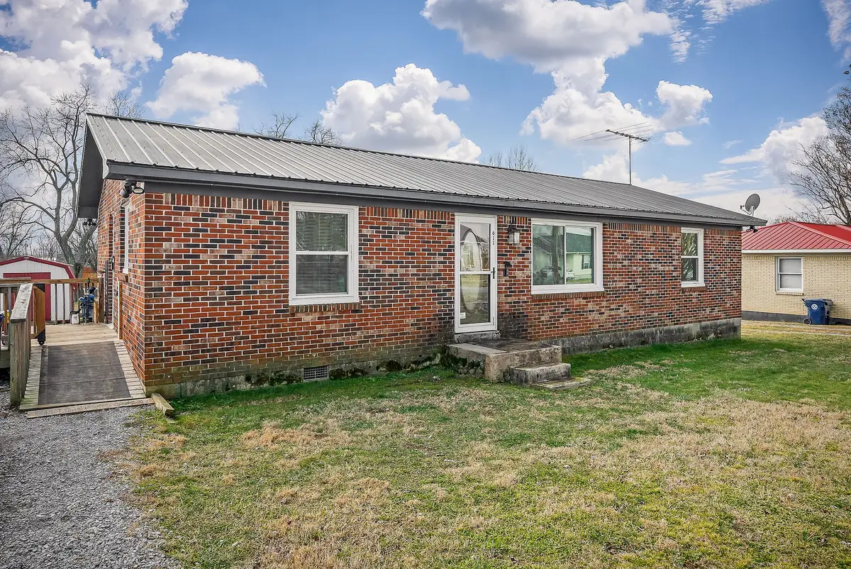 611 Estes St, Smithville, TN 37166 - #1