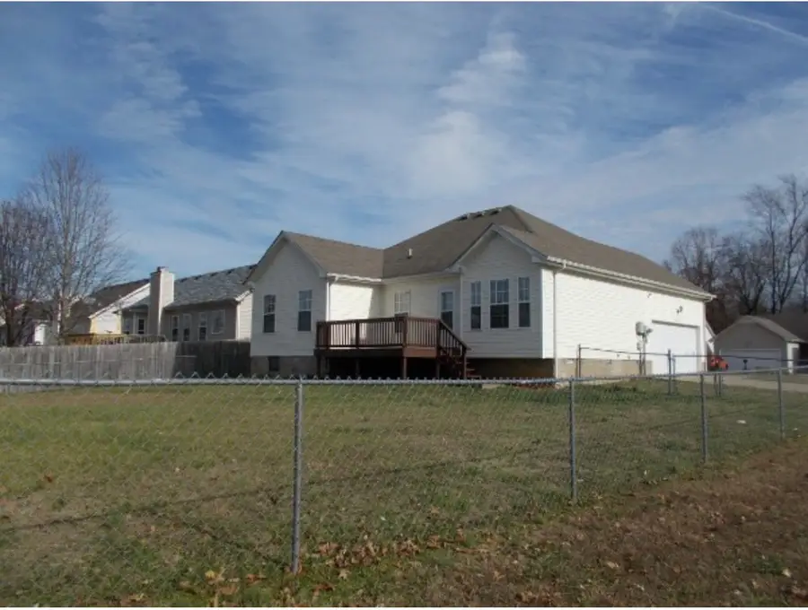 303 Chalet Cir, Clarksville, TN 37040 - Image #2