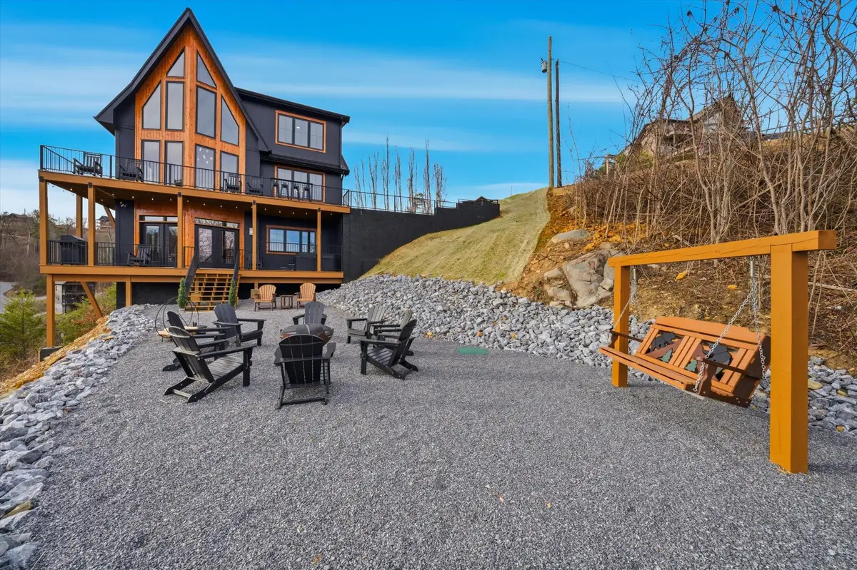 550 Greenbriar Ln, Gatlinburg, TN 37738 - #1