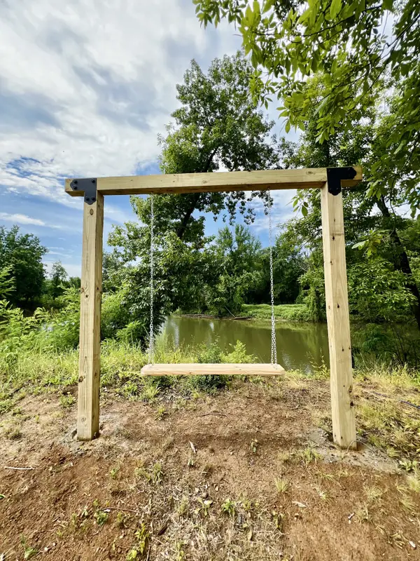 6725 Cravens Rd, Savannah, TN 38372