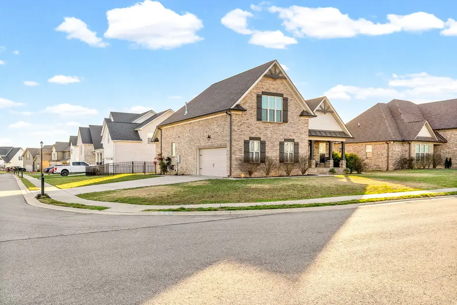 352 Lowline Dr, Clarksville, TN 37043 - Image #2