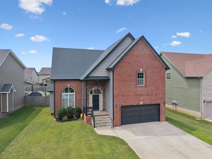 1069 Thrasher Dr, Clarksville, TN 37040 - Image #3