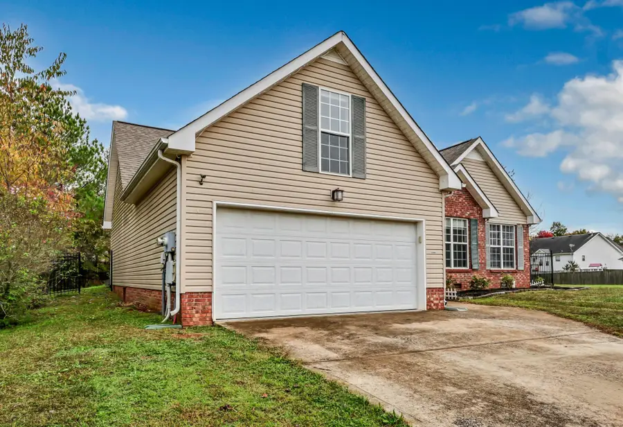 1412 Cedar Springs Cir, Clarksville, TN 37042 - Image #3