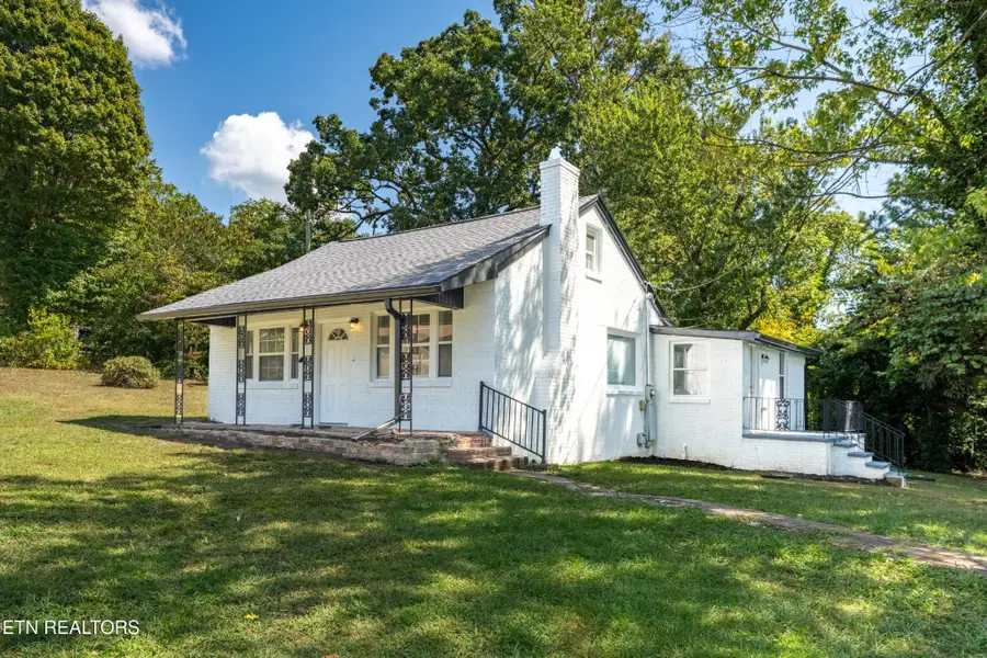 3416 Riverview Drive, Knoxville, TN 37914 - #3