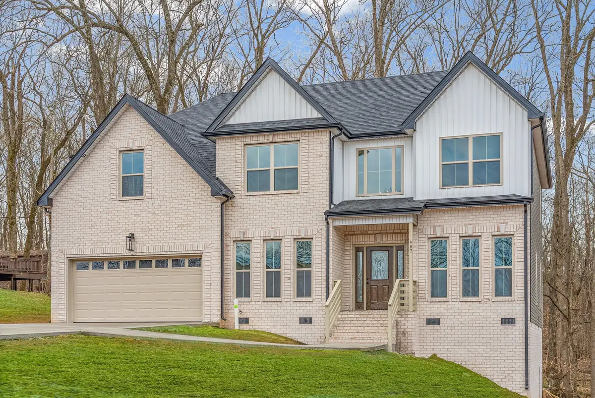 907 Douglas Ln, Clarksville, TN 37043 - #1