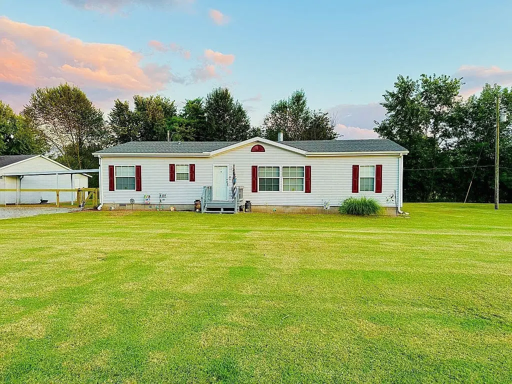 3351 E State Line Rd, Union City, TN 38261 - Image #1