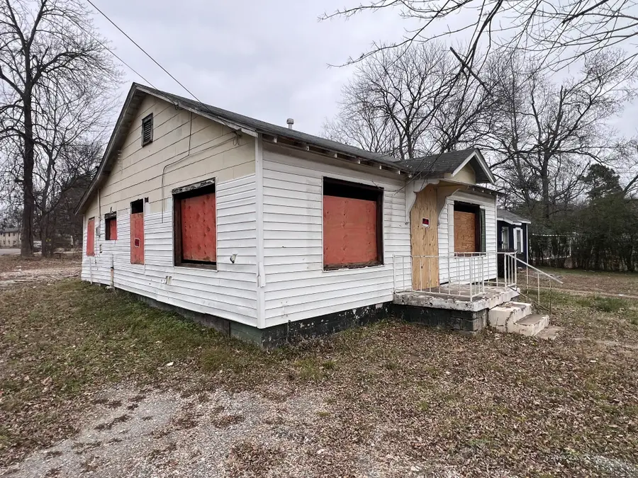 818 Curtis St, Paris, TN 38242 - #2