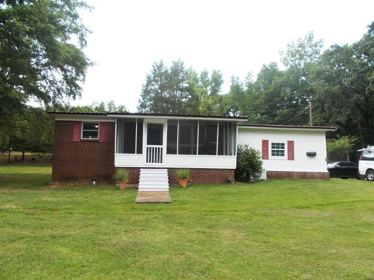 979 Highlander Rd, Camden, TN 38320 - Image #1