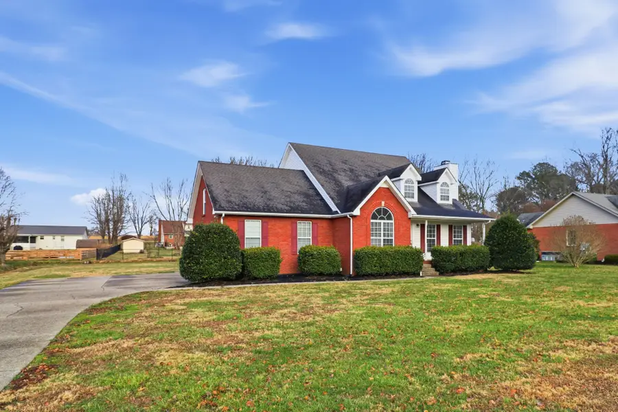 204 Creekwood Dr, White House, TN 37188 - Image #2