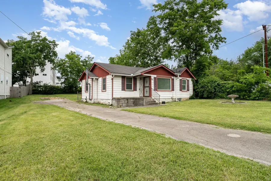 946 Youngs Ln, Nashville, TN 37207 - Image #2