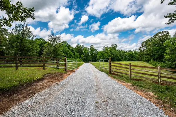 809 Mount Zion Rd, Decaturville, TN 38329