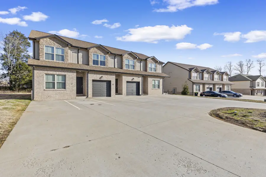 295 Smithson Ln, Clarksville, TN 37040 - Image #2