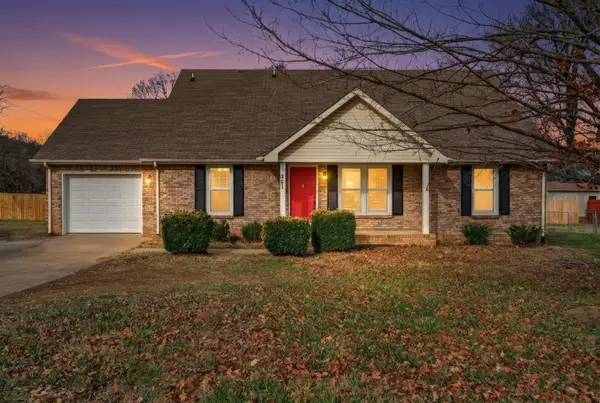 301 Marys Oak Dr, Clarksville, TN 37042