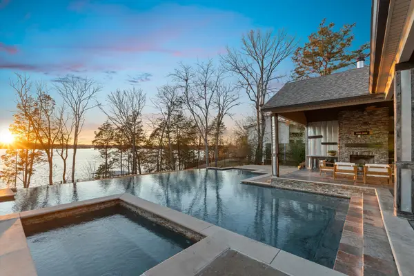 1112 Forest Harbor Dr, Hendersonville, TN 37075