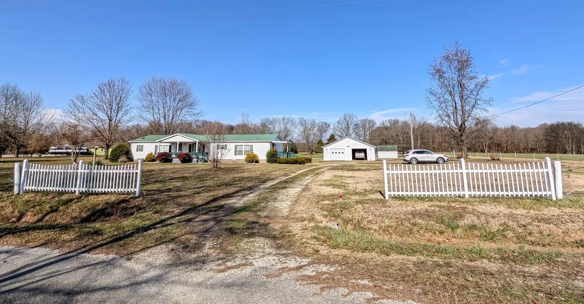 875 Brown Rd, Paris, TN 38242 - Image #1