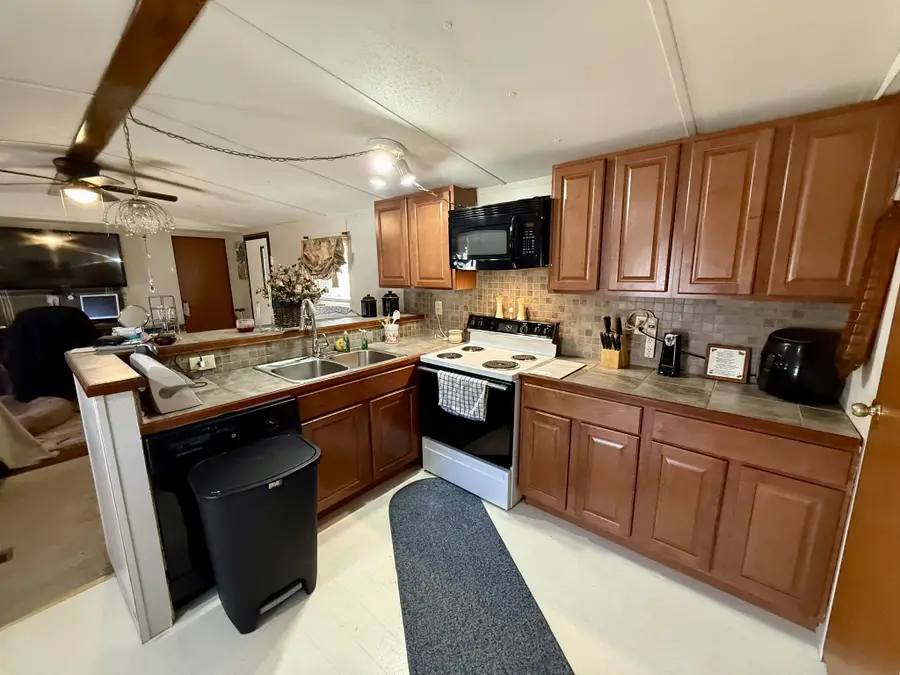 299 Sunset Dr, Holladay, TN 38341 - Image #2