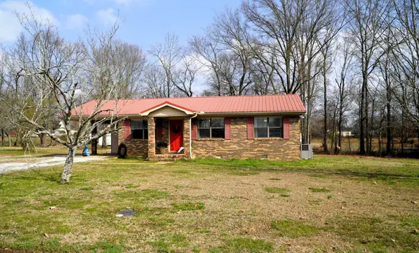 102 Mcdougal Rd, Fayetteville, TN 37334