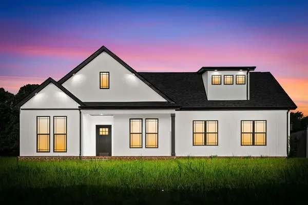 3860 Chapel Hill Rd, Clarksville, TN 37040