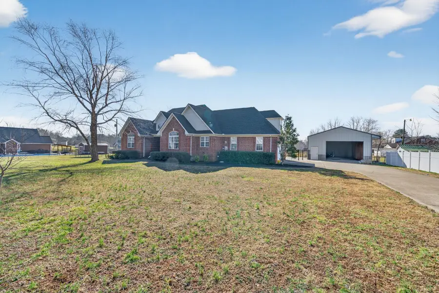 69 College Ct, McEwen, TN 37101 - #2