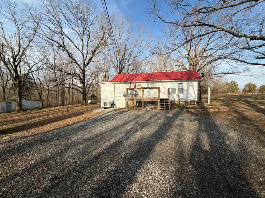 210 Reynolds Rd, Charlotte, TN 37036 - #2