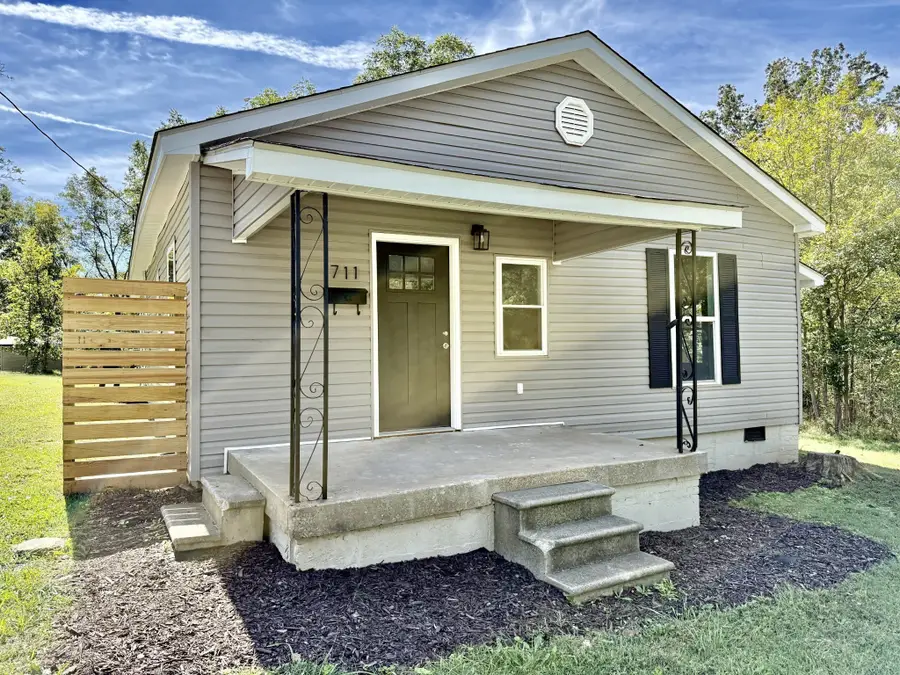 711 Gwen St, Paris, TN 38242 - Image #3