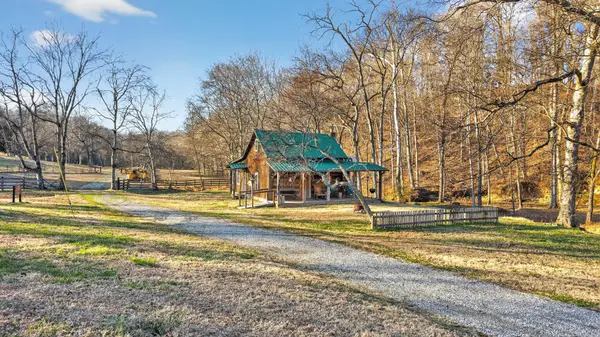 5084 Dorris Rd, Greenbrier, TN 37073