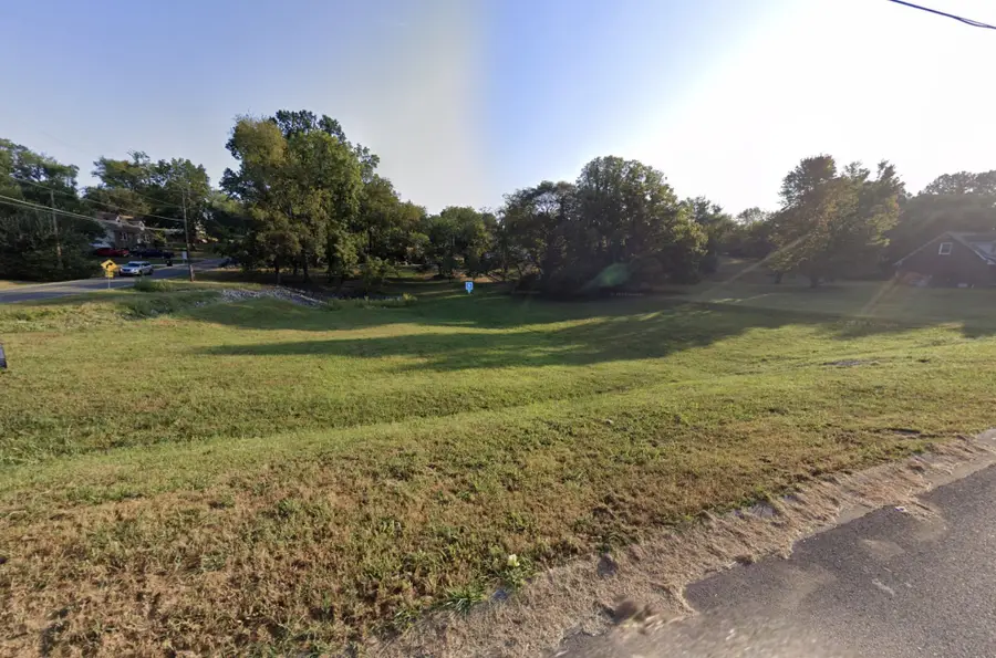 528 Pollard Rd, Clarksville, TN 37042 - Image #2