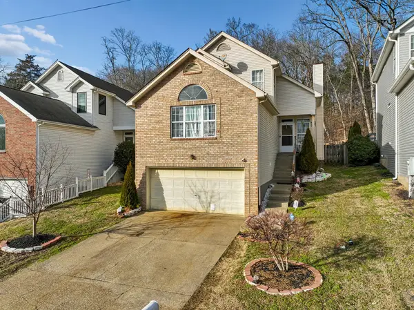 4062 Farmingham Woods Dr, Hermitage, TN 37076