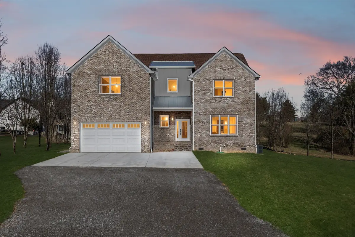 1054 Nichols Cir E, Gallatin, TN 37066 - Image #1