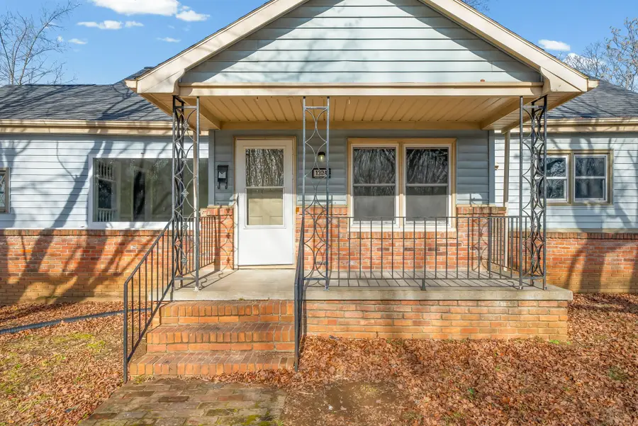 1304 E 7th St, Hopkinsville, KY 42240 - #3