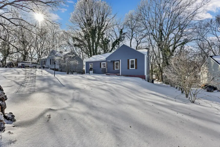 208 Inglewood Dr, Clarksville, TN 37040 - Image #2