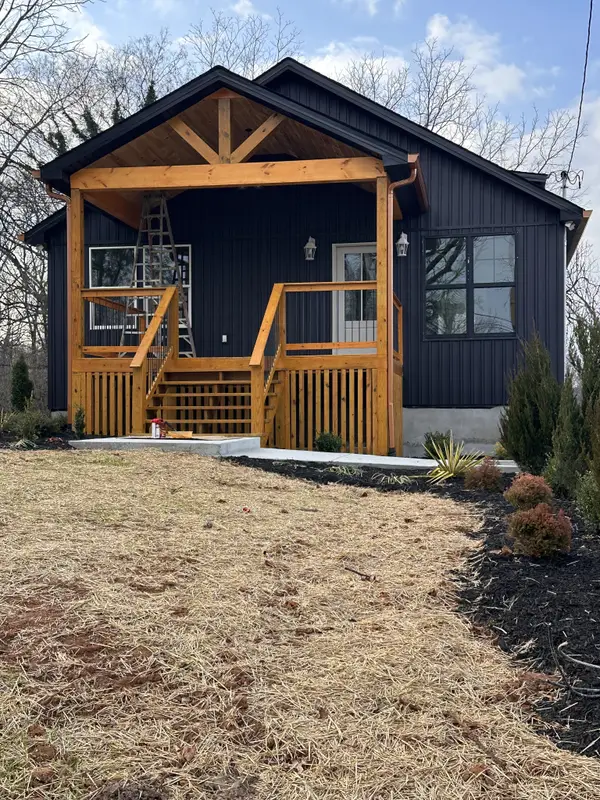 213 W End Ave, McMinnville, TN 37110