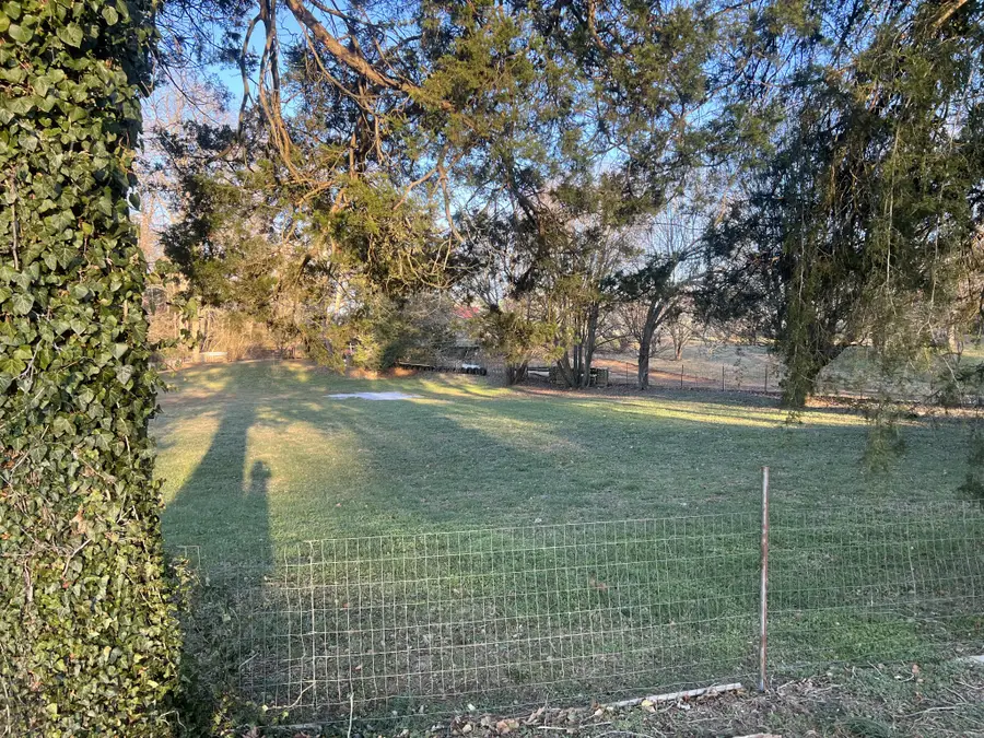 2077 Holders Cove Rd, Winchester, TN 37398 - Image #3