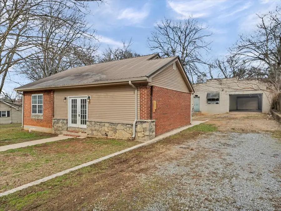 1005 College St W, Fayetteville, TN 37334 - Image #2
