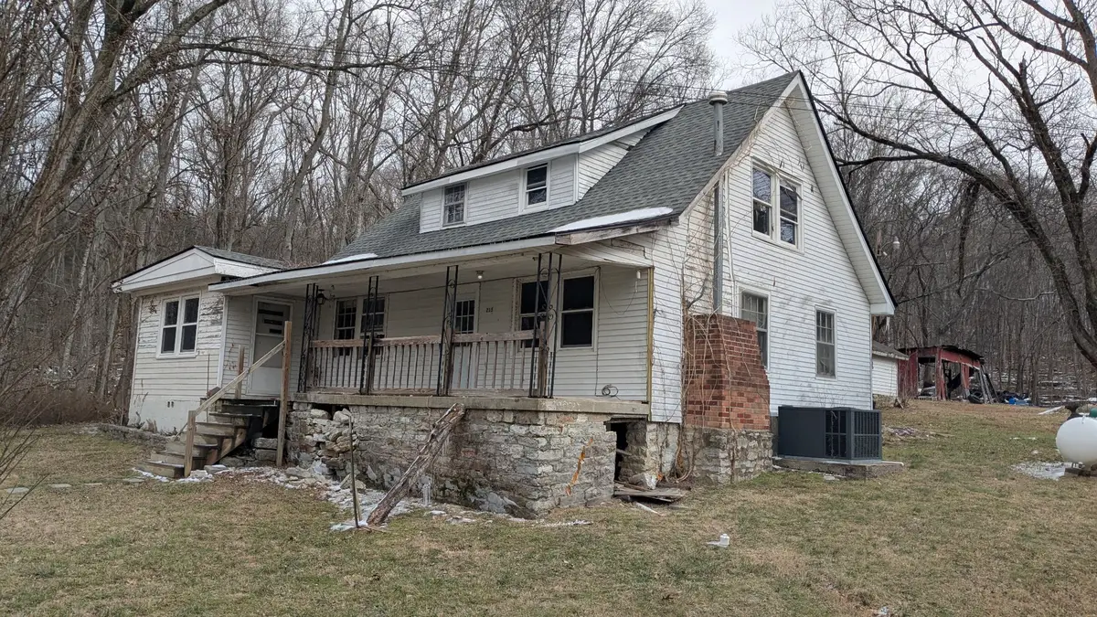 215 Robertson Ln, Castalian Springs, TN 37031 - Image #1