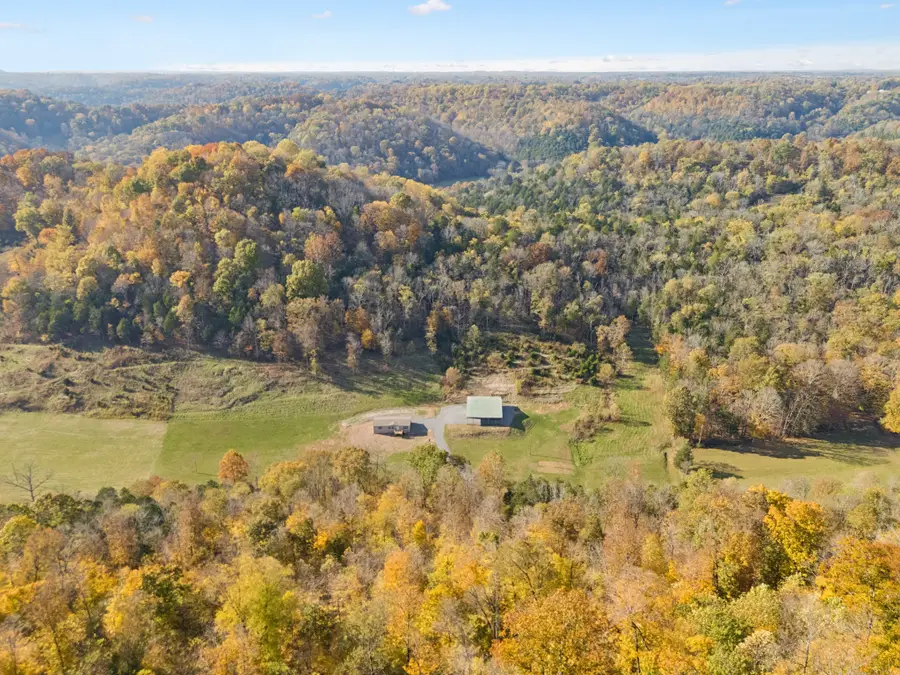 825 Gaulden Hollow Rd, Lafayette, TN 37083 - #3