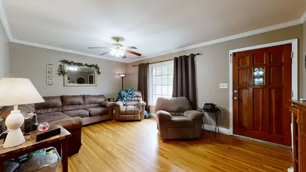 166 E Regent Dr, Clarksville, TN 37043