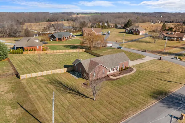 1021 Somerville Dr, Cottontown, TN 37048