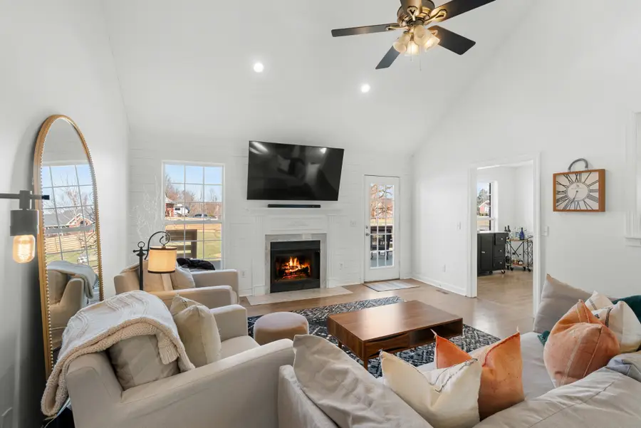 1021 Somerville Dr, Cottontown, TN 37048 - #3