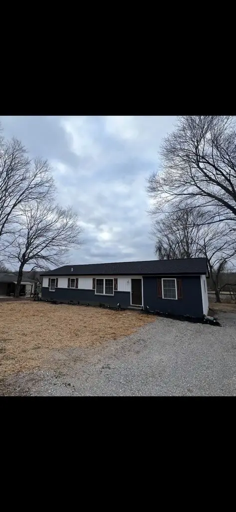 1106 E Railroad St, Waverly, TN 37185 - #1